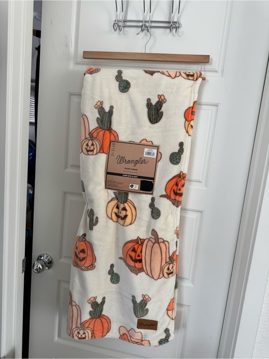 Wrangler Other - Wrangler Halloween pumpkin cactus Plush Throw blanket